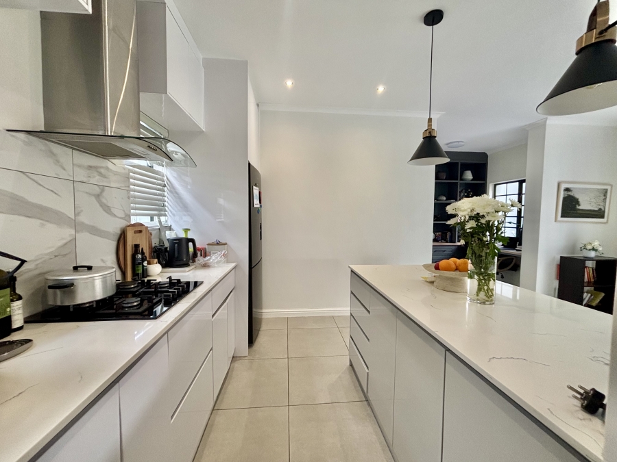 To Let 3 Bedroom Property for Rent in Sandown Western Cape
